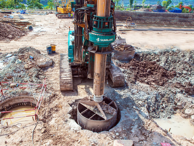 Фото №4: Роторная буровая установка SUNWARD SWDM420