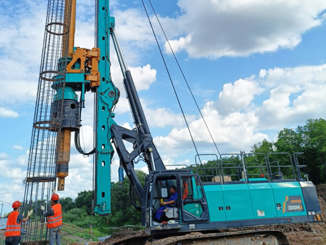 Фото №9: Роторная буровая установка SUNWARD SWDM300HA