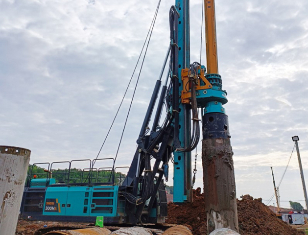 Фото №8: Роторная буровая установка SUNWARD SWDM300HA