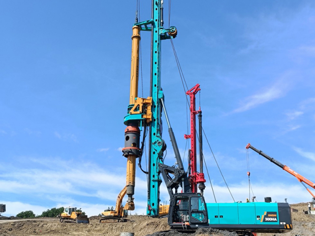 Фото №7: Роторная буровая установка SUNWARD SWDM300HA