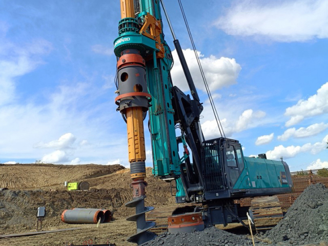 Фото №4: Роторная буровая установка SUNWARD SWDM300HA