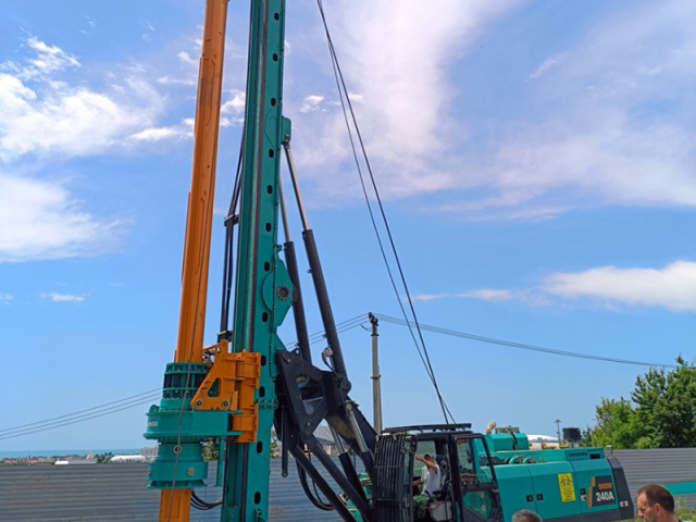 Фото №4: Роторная буровая установка SUNWARD SWDM240A