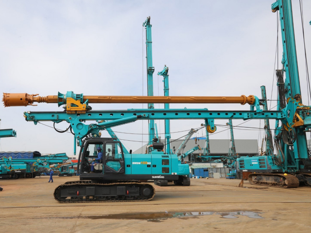 Фото №8: Роторная буровая установка SUNWARD SWDM160H2