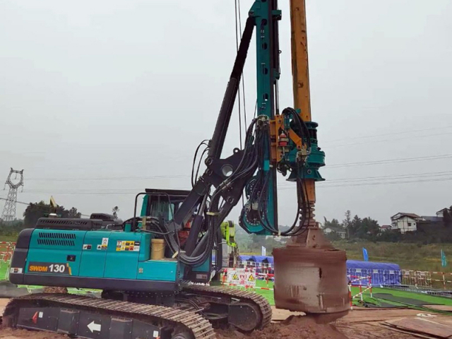 Фото №7: Роторная буровая установка SUNWARD SWDM130