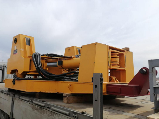 Фото №2: Обсадной стол LKJL CGJ-1500SH со вставками 1000 мм и 1200 мм для роторной буровой установки SUNWARD SWDM240